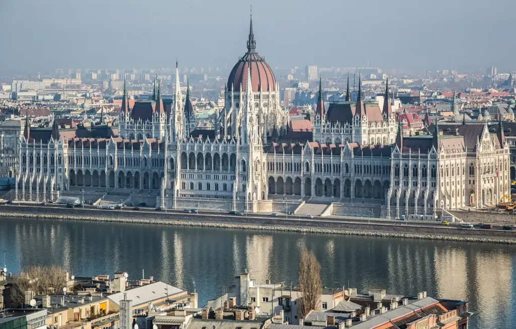 Magyar Péter megvonná a juttatásokat egyes volt államfőktől