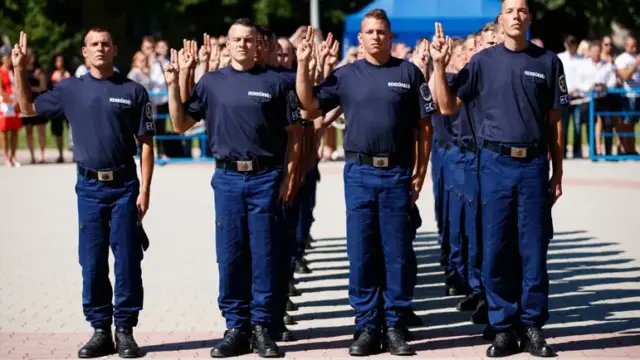 Teljesen megújul a rendőrség téli és nyári szolgálati egyenruhája