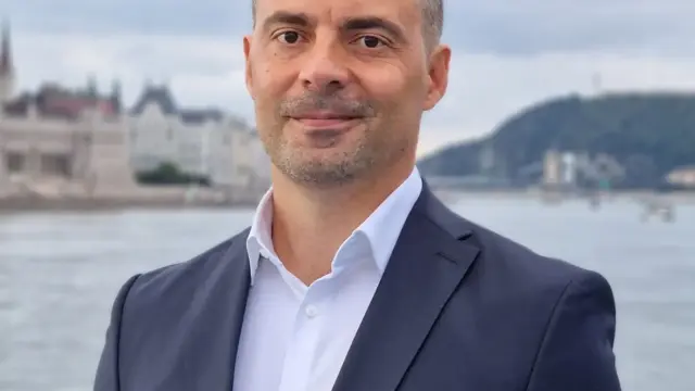 Közvetlen elnökválasztást sürget Vóna Gábor és a 2RK