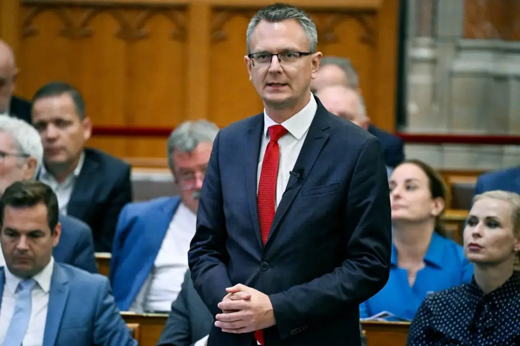 Rétvári Bence: Az alaptörvény módosítása a képviselők eltávolítását célozza