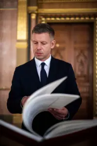 Magyar Péter élesen bírálta Gulyás Gergely alkotmányos aggályait