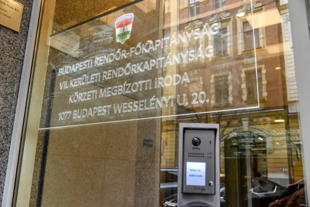 Súlyos rendőrhiány Budapesten: fizetésemelést sürgetnek a kerületek