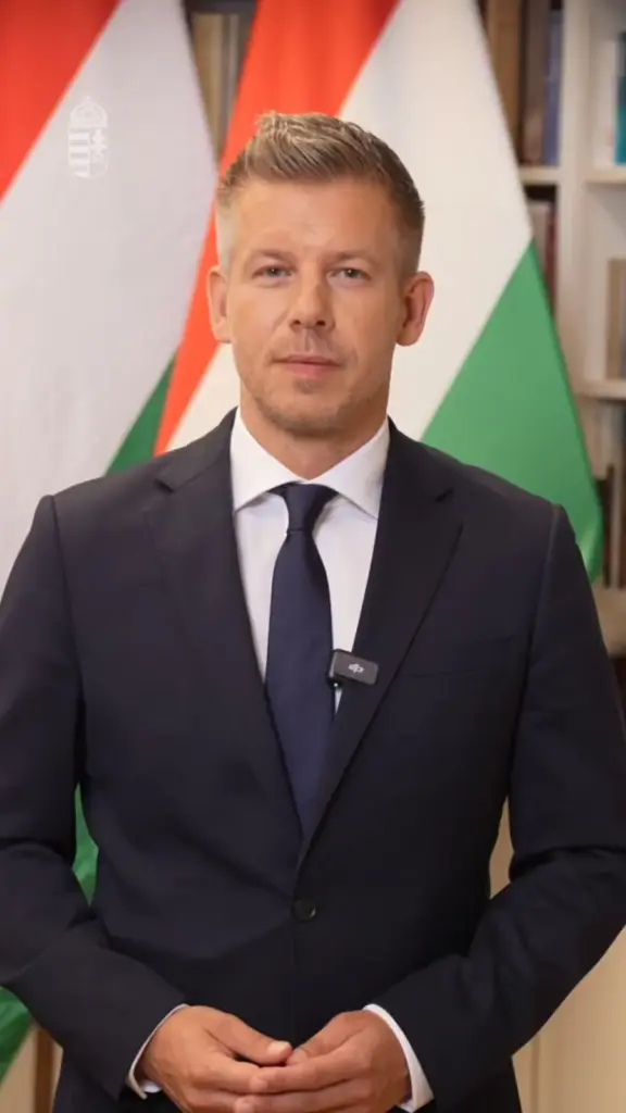 Sulyok Tamás aláírta az Alaptörvény 17. módosítását, távozik posztjáról