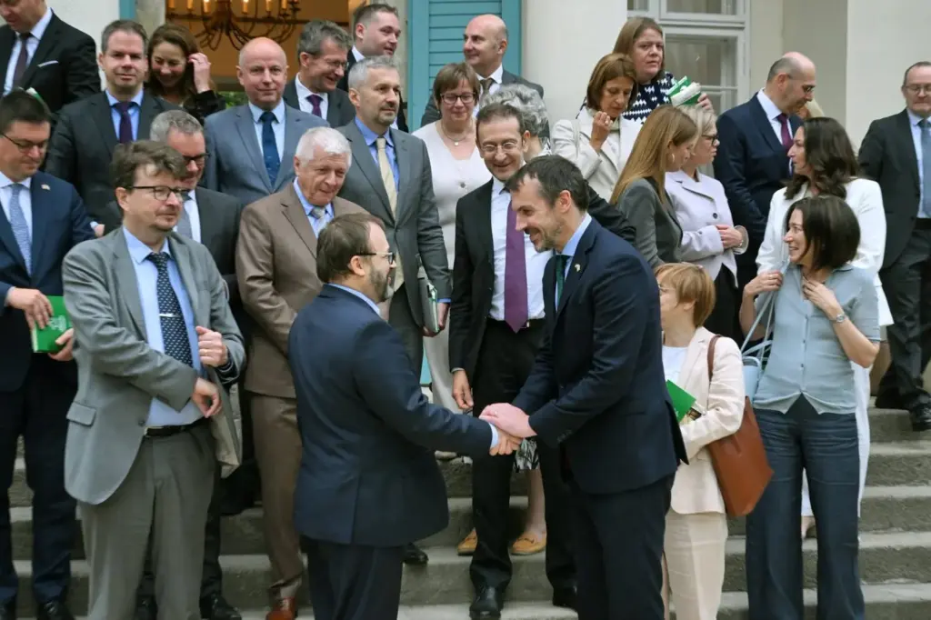 Írország elnöksége alatt tér vissza Magyarország az EU vérkeringésébe