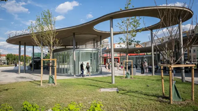 Megújult az Ecseri úti metróállomás környezete Budapesten