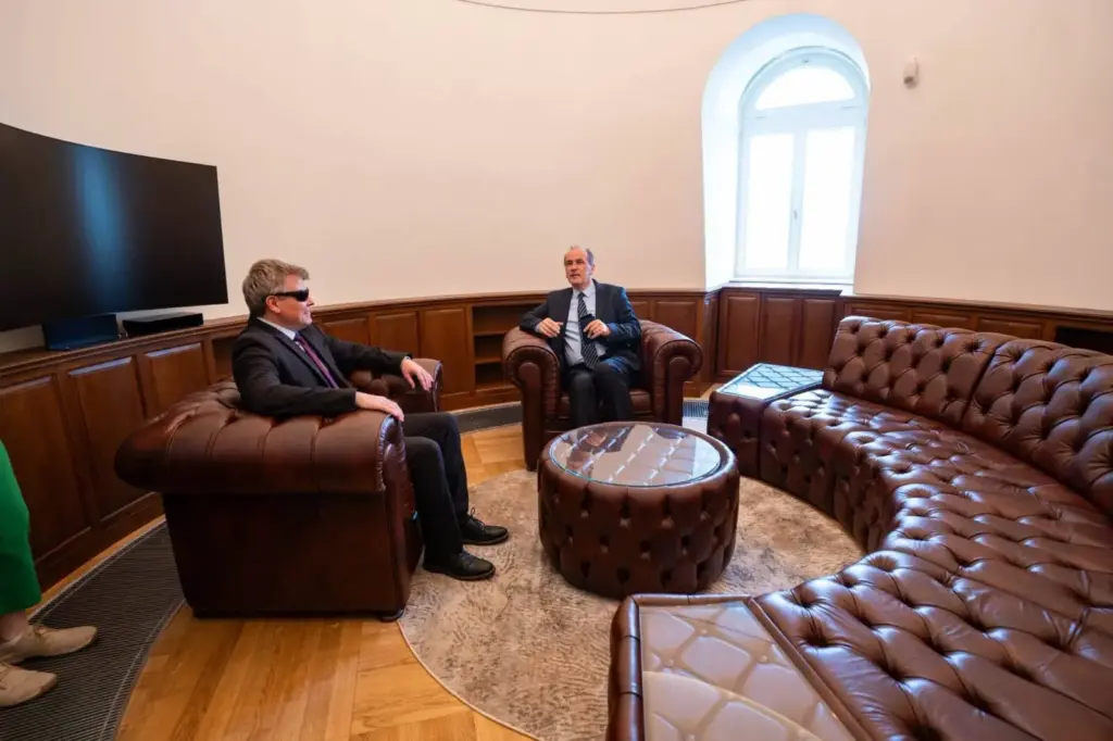 Szivarszobák a minisztériumban: változást ígér a kormányzat