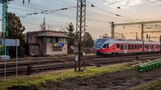Tragikus baleset Budafok-Hároson: egy fiatal életét vesztette a vagon tetején