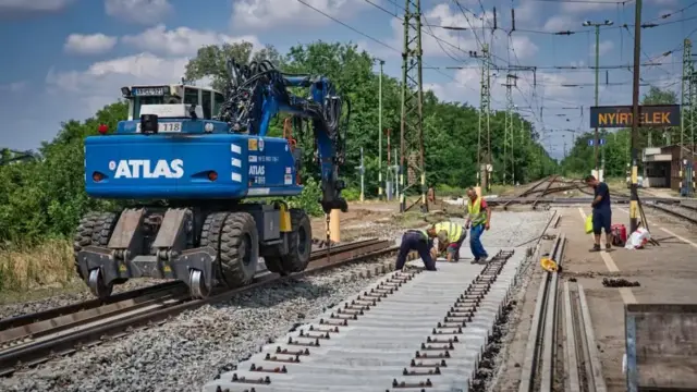 Átfogó pályafelújítás kezdődött a Nyíregyháza–Mezőzombor vasútvonalon
