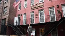 Könyvadománnyal gazdagodott a New York-i Magyar Ház könyvtára