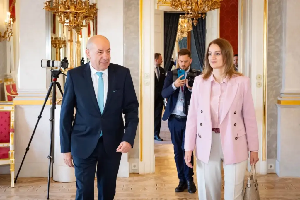 Személyes egyeztetés a Sándor-palotában: Dr. Sulyok Tamás és Forsthoffer Ágnes találkozója