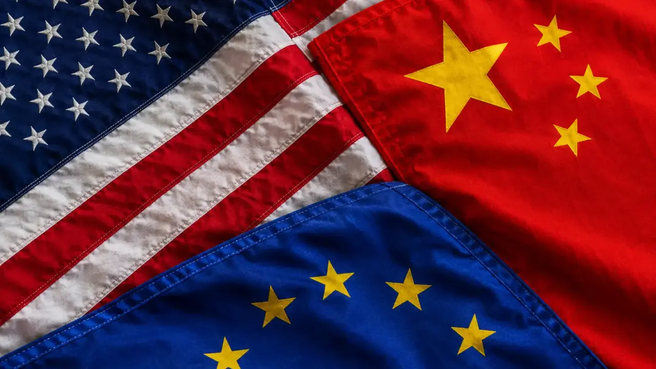 Kína visszautasítja az USA és az EU bírálatait az új nemzetiségi törvény miatt