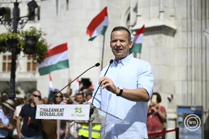 Családi büszkeség menete: a Mi Hazánk a hagyományos értékek mellett állt ki Budapesten