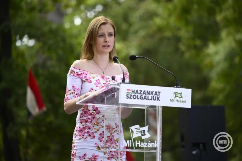 Családi büszkeség menete: a Mi Hazánk a hagyományos értékek mellett állt ki Budapesten