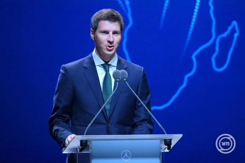 Új elektromos Mercedes-Benz C-osztály gyártása indult Kecskeméten