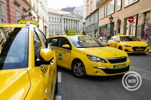 Drágul a taxizás Budapesten: új tarifák lépnek életbe szombattól