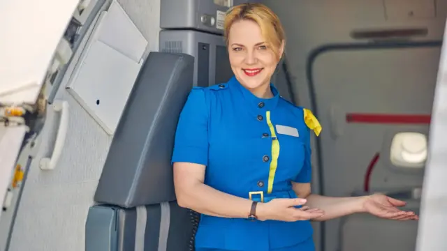 Ezért köszöntik a légiutas-kísérők a felszálló utasokat