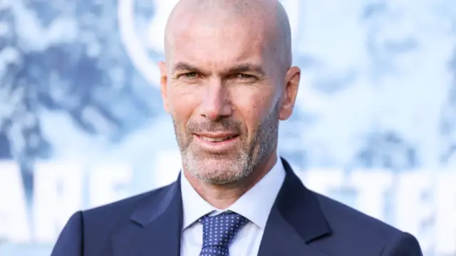 Zinedine Zidane lett a francia labdarúgó-válogatott új szövetségi kapitánya