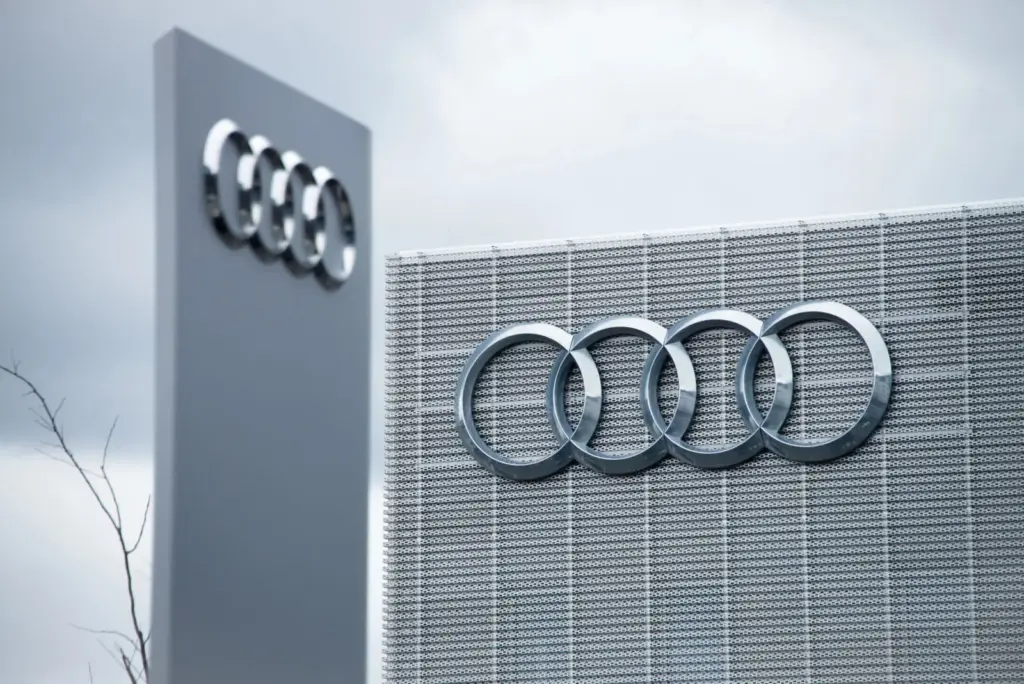 Tömeges tiltakozás az Audi neckarsulmi gyárában a lehetséges bezárások miatt