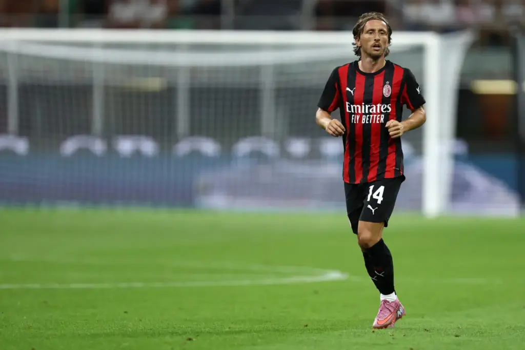 Luka Modrić még egy évig az AC Milan játékosa marad