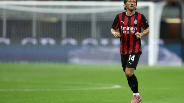 Luka Modrić még egy évig az AC Milan játékosa marad
