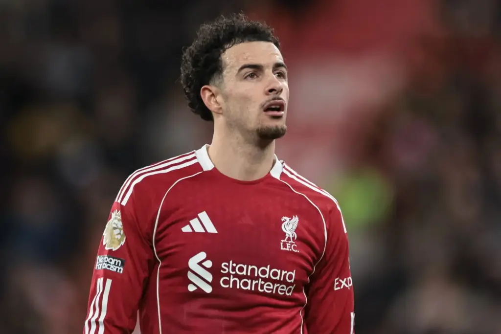 Feszült jelenetek a Liverpool edzőmeccsén: Curtis Jones és Szoboszlai vitája