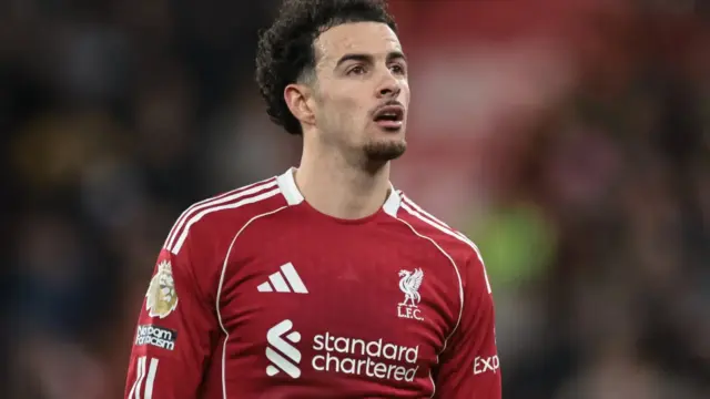 Feszült jelenetek a Liverpool edzőmeccsén: Curtis Jones és Szoboszlai vitája