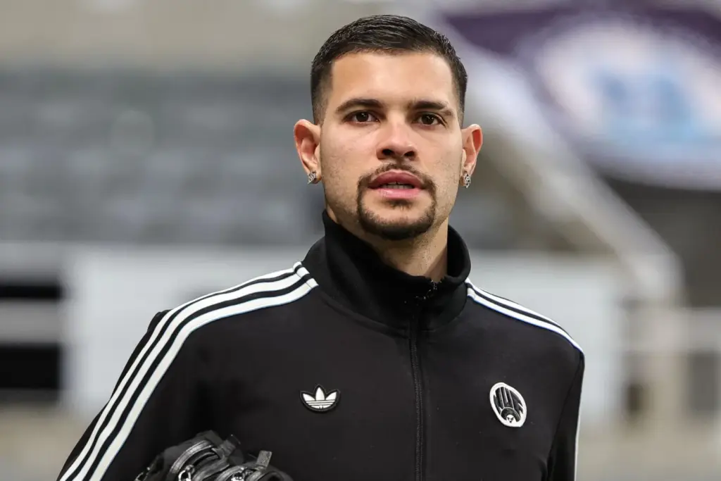 Bruno Guimarães az Arsenalhoz igazol: 93 millió eurós rekordüzlet