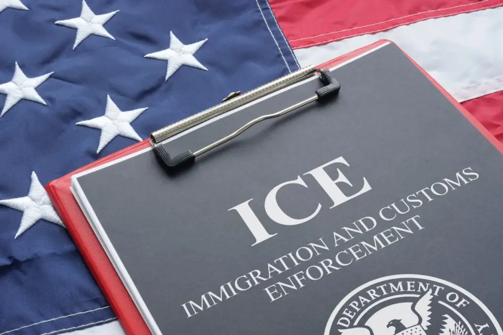 Felfüggesztette az ICE a járműellenőrzéseket két halálos lövöldözés után
