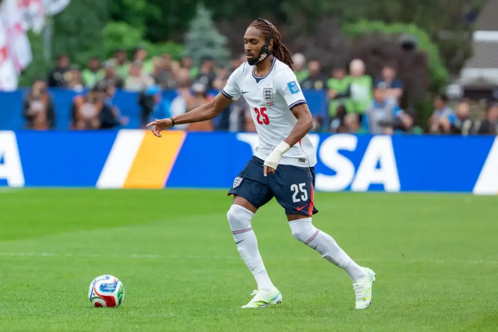 Djed Spence az Inter célkeresztjében: a Tottenham szélsője érkezhet