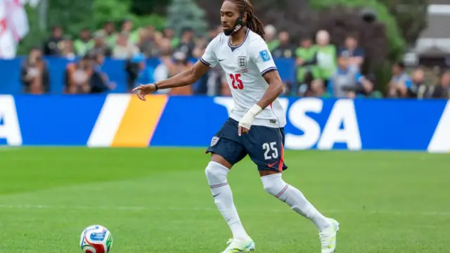 Djed Spence az Inter célkeresztjében: a Tottenham szélsője érkezhet