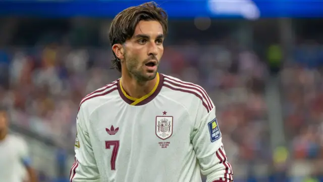 Sürgeti a PSG Ferran Torrest: döntés előtt a spanyol támadó