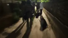 Bilincs a díler csuklóján