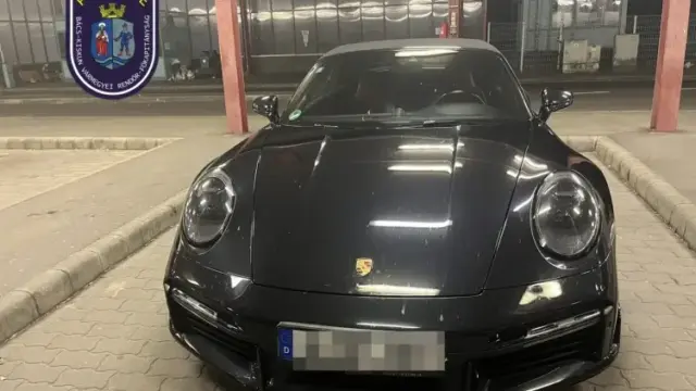 Kék sziréna: Körözött luxusautót találtak