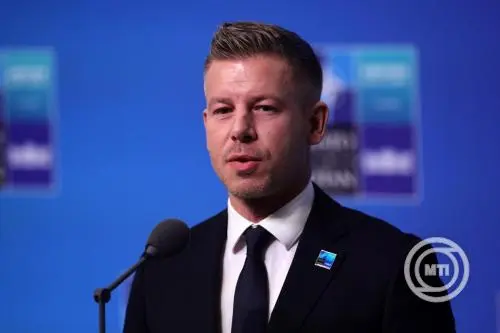 Magyar Péter: 55 millió forintnyi közpénzért nyaralt Amerikában Áder János