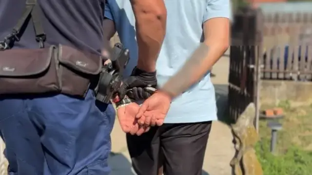 Díler kezén kattant a bilincs