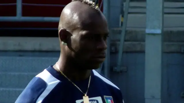 Közös csapatban a Balotelli testvérek: Mario és Enock az Al Ittifaqnál