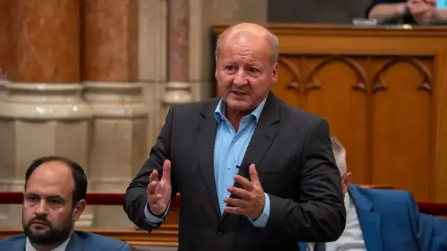 A honvédelmi kiadások növeléséről kérdezte a kormányt az Országgyűlésben