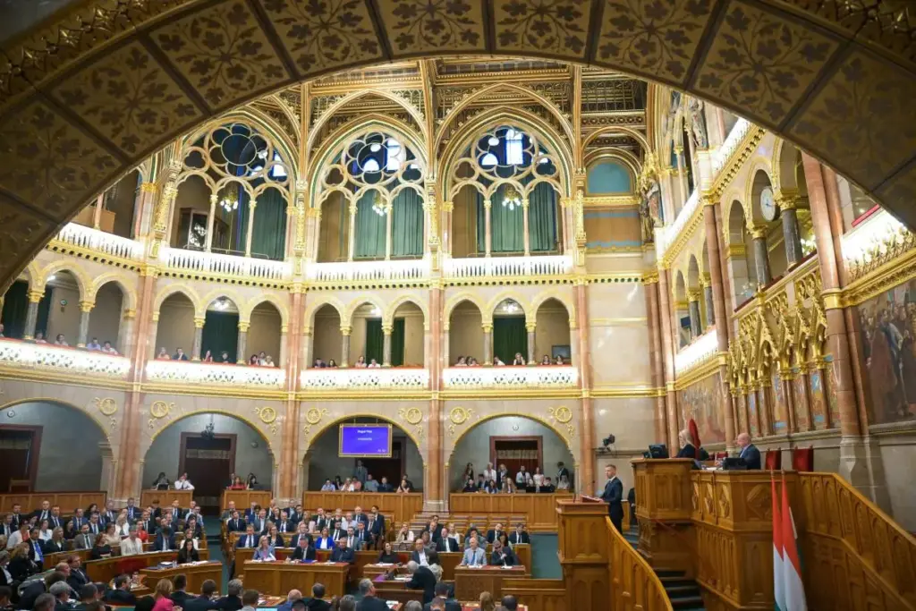 A Nemzeti Vagyonvisszaszerzési és Vagyonvédelmi Hivatalról és a titkosszolgálati múlt feltárásáról is dönt az Országgyűlés