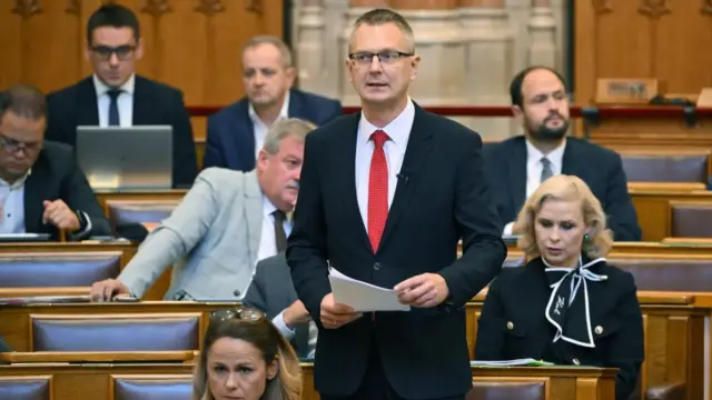 A védett üzemanyagárak azonnali visszavezetését követeli a KDNP