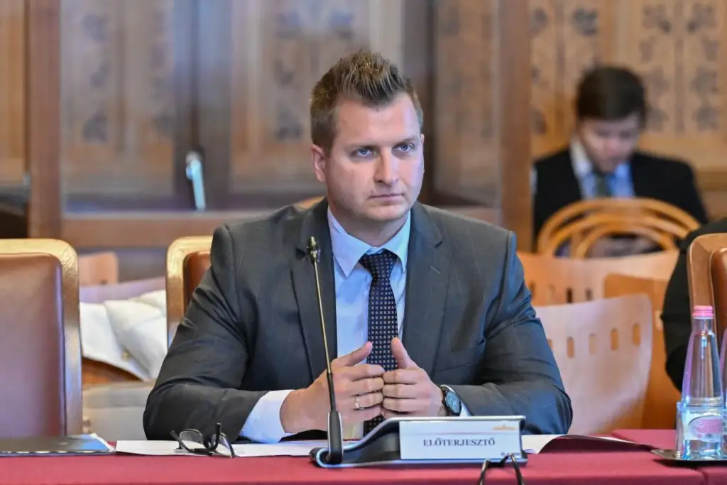 Augusztus közepéig lehet pályázni a Nemzeti Vagyonvisszaszerzési és Vagyonvédelmi Hivatal vezetői posztjaira