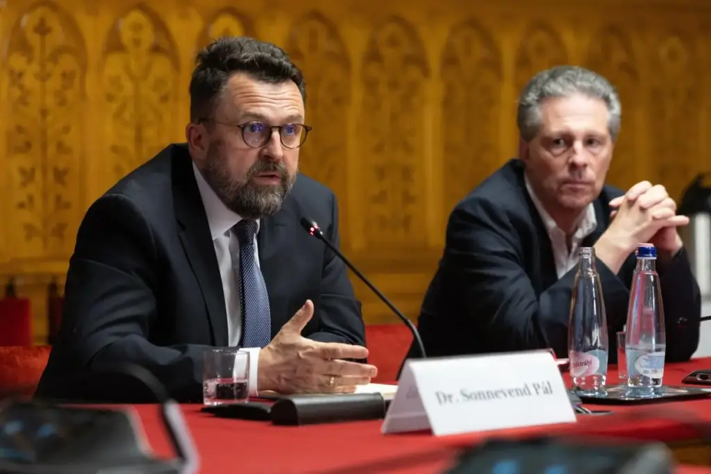 Az igazságügyi bizottság támogatja Sonnevend Pál alkotmánybíróvá választását