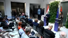 Csökkenti az állami cégek vezetőinek számát és fizetését a kormány