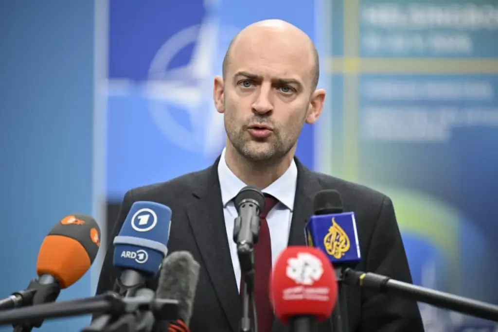 Diplomáciai feszültség: Párizs magyarázatot követel Teherántól a munkatársai őrizetbe vétele miatt