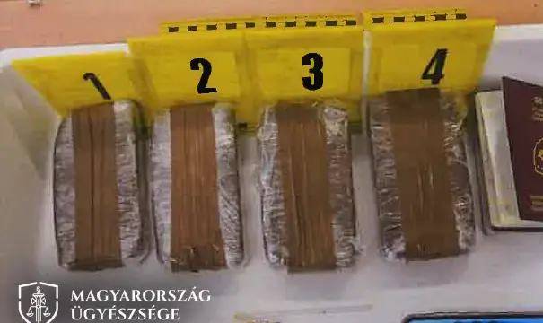 Derekára erősített herointéglákkal próbált átjutni a határon
