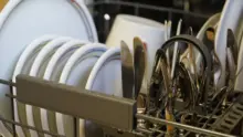 Így tüntethető el a kellemetlen szag a mosogatógépből egyetlen természetes összetevővel