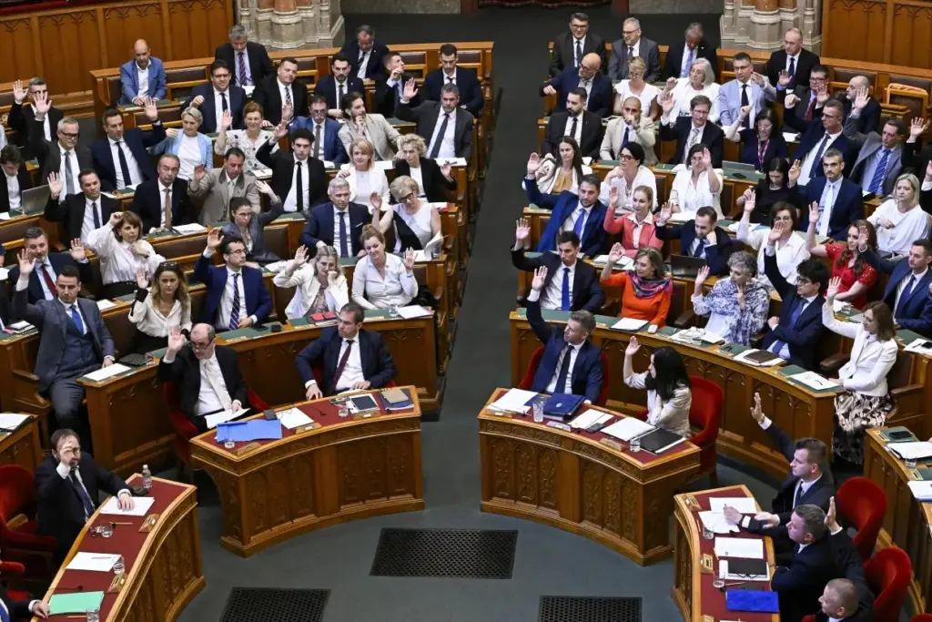 Kétnapos rendkívüli parlamenti ülést hív össze a kormány jövő hétre