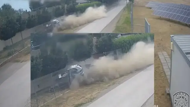 Üldözte, nekiment, majd tüzet nyitott