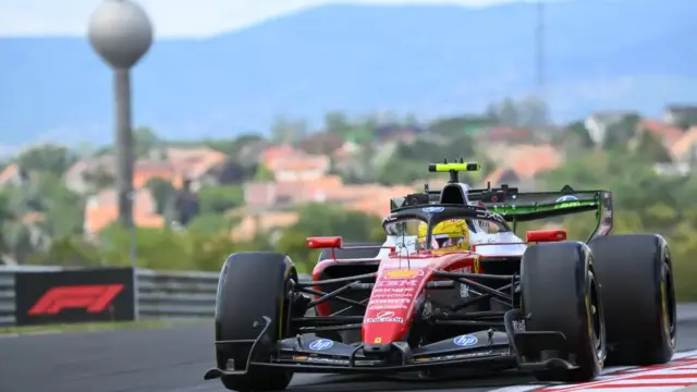 Lewis Hamilton végzett az élen a Magyar Nagydíj második szabadedzésén