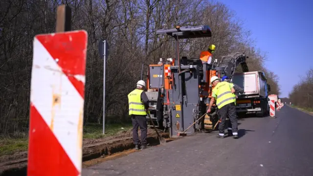 Meghaladta a 2400 forintot a fizikai dolgozók átlagos órabére