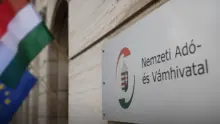 2500 pár hamis sportcipőt foglaltak le a NAV munkatársai
